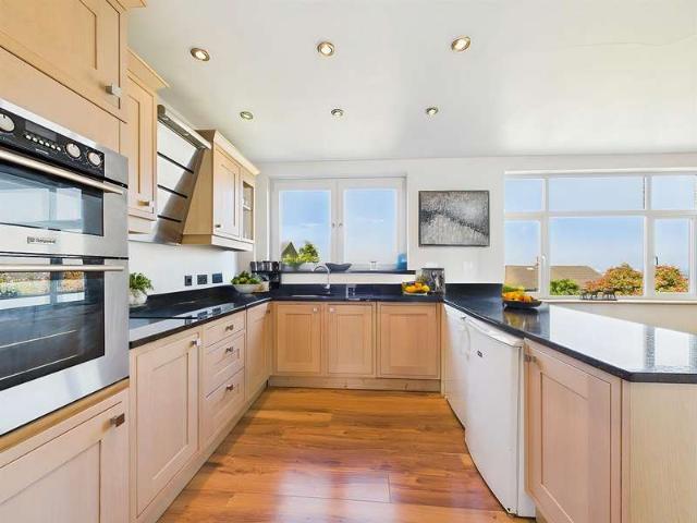 3 Bedroom Maisonette Flat