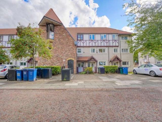 3 Bedroom Maisonette Flat