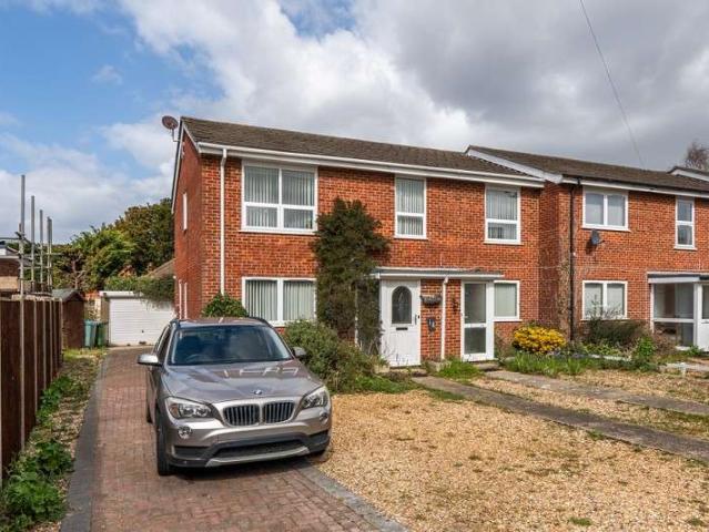 3 Bedroom Maisonette Flat