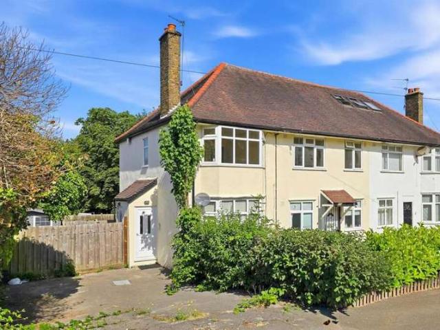 3 Bedroom Maisonette Flat