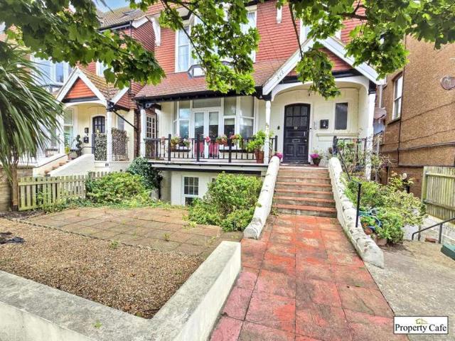 3 Bedroom Maisonette Flat