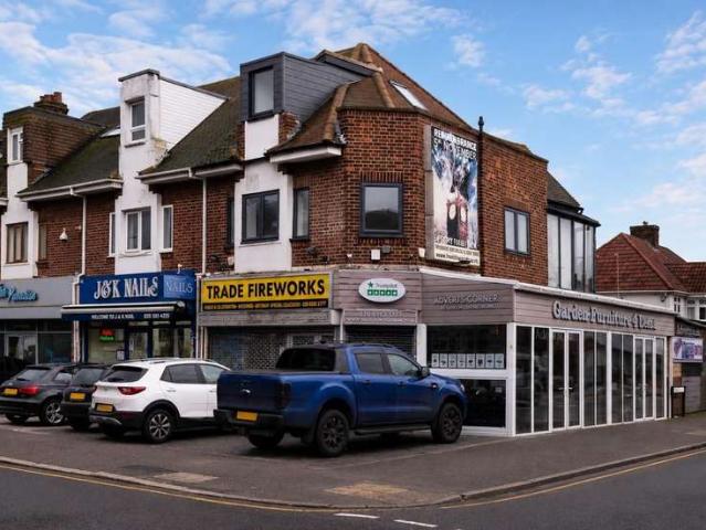 3 Bedroom Maisonette Flat