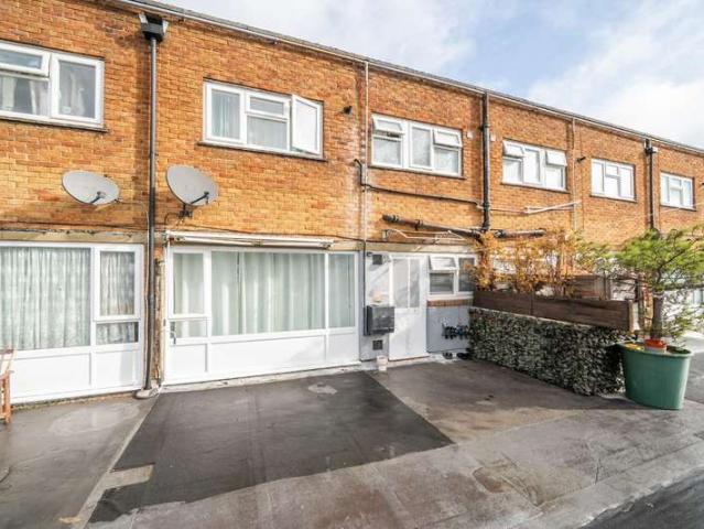 3 Bedroom Maisonette Flat