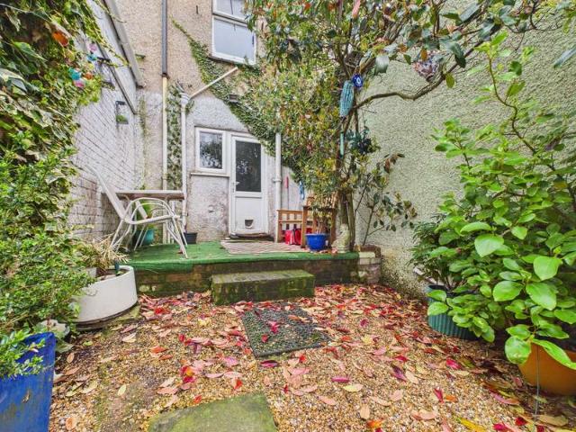 3 Bedroom Maisonette Flat