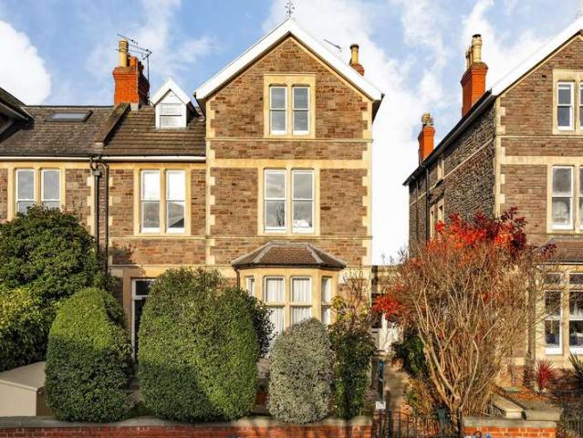 3 Bedroom Maisonette Flat