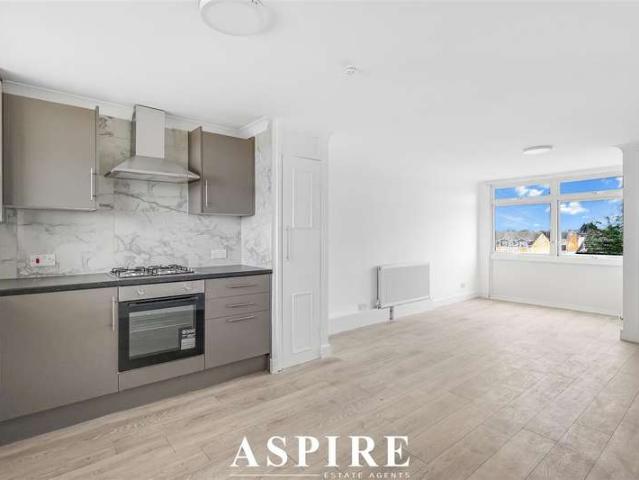 3 Bedroom Maisonette Flat