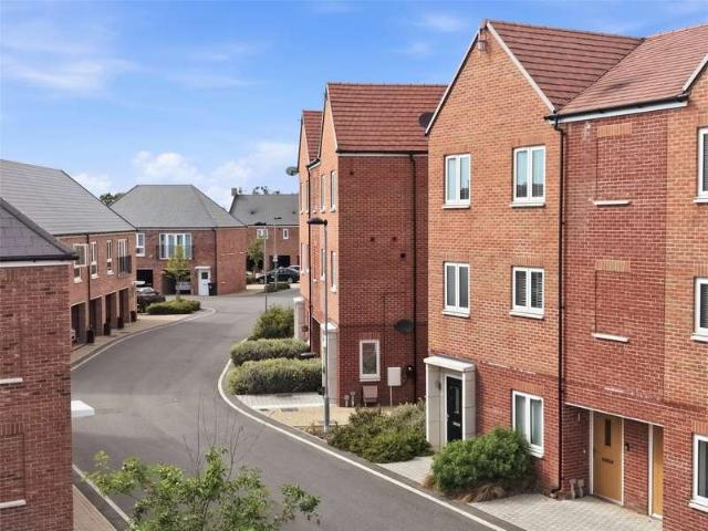 3 Bedroom Maisonette Flat