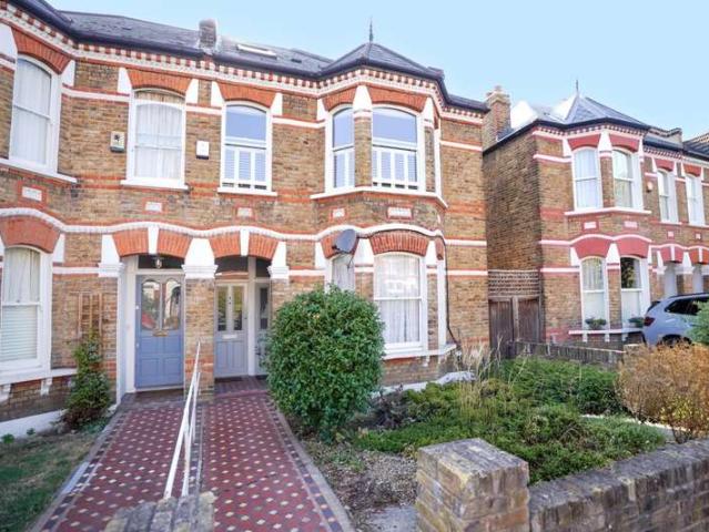 3 Bedroom Maisonette Flat