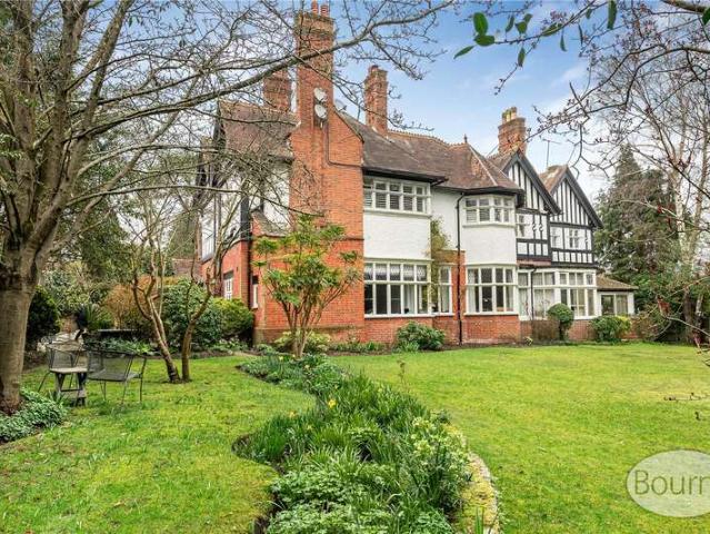 3 Bedroom Maisonette Flat