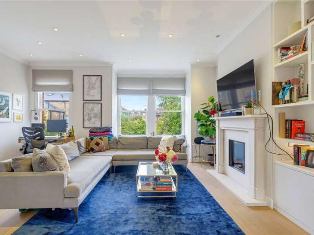 3 Bedroom Maisonette Flat