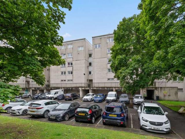 3 Bedroom Maisonette Flat