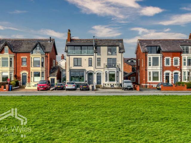 3 Bedroom Maisonette Flat