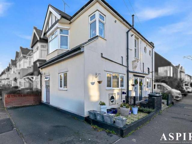 3 Bedroom Maisonette Flat