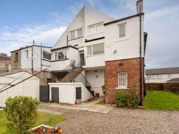 3 Bedroom Maisonette Flat