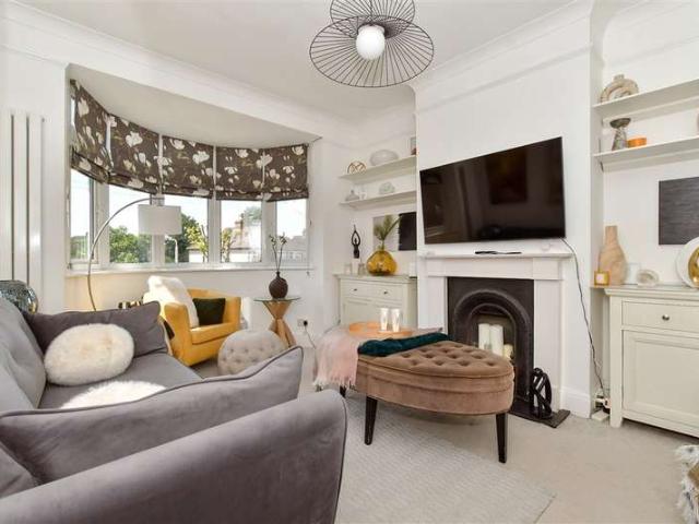 3 Bedroom Maisonette Flat
