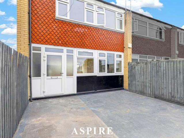 3 Bedroom Maisonette Flat