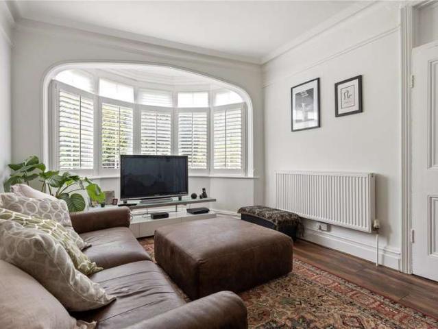 3 Bedroom Maisonette Flat