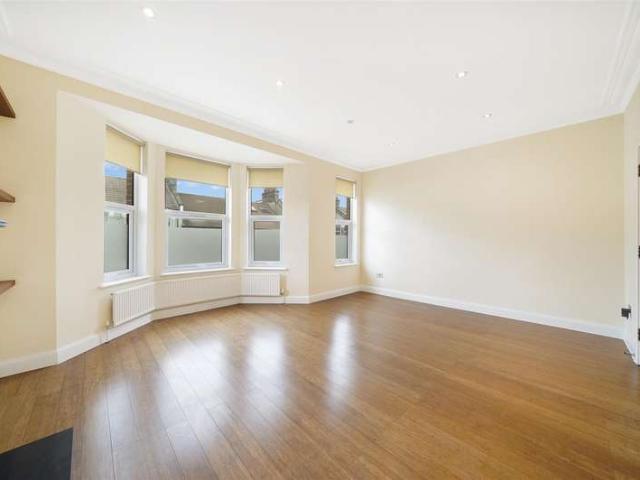 3 Bedroom Maisonette Flat