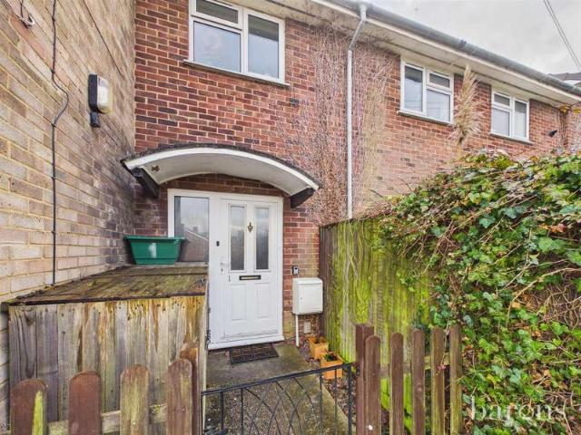 3 Bedroom Maisonette Flat