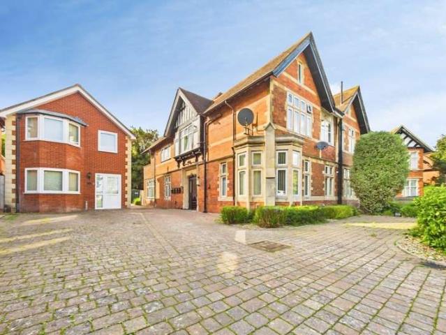 3 Bedroom Maisonette Flat