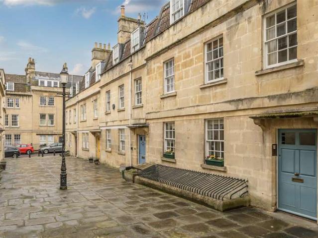 3 Bedroom Maisonette Flat