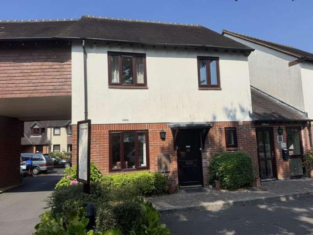3 Bedroom Maisonette Flat