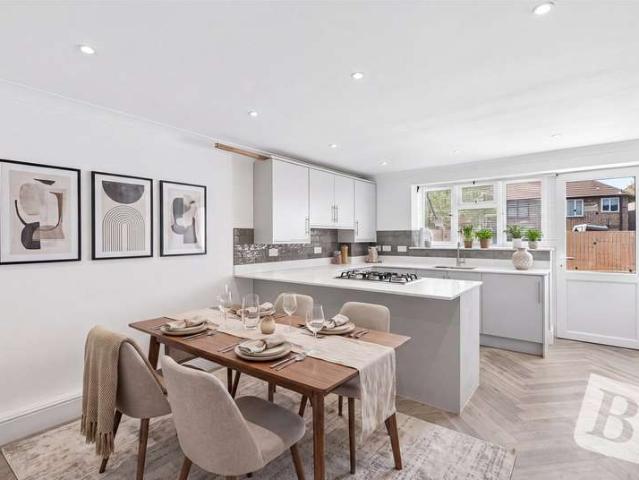 3 Bedroom Maisonette Flat