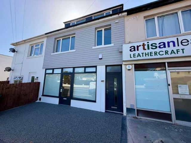 3 Bedroom Maisonette Flat