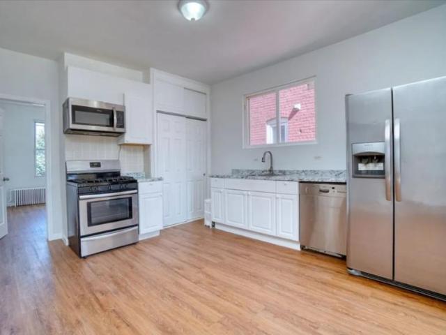 3 bedroom, MASPETH NY 11378 100325562