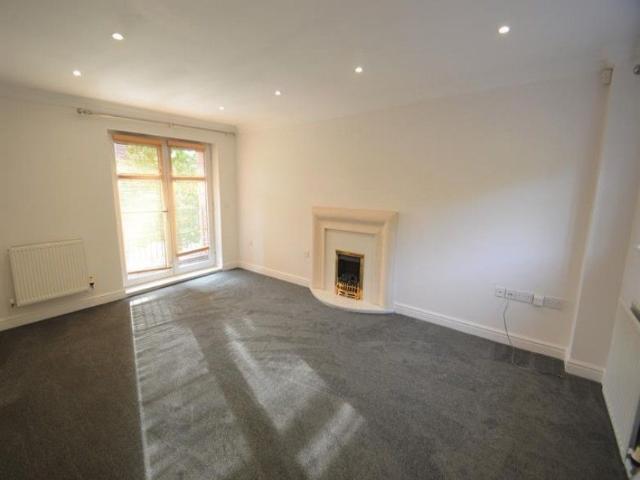 3 Bedroom Mews Available Arranging tenancy