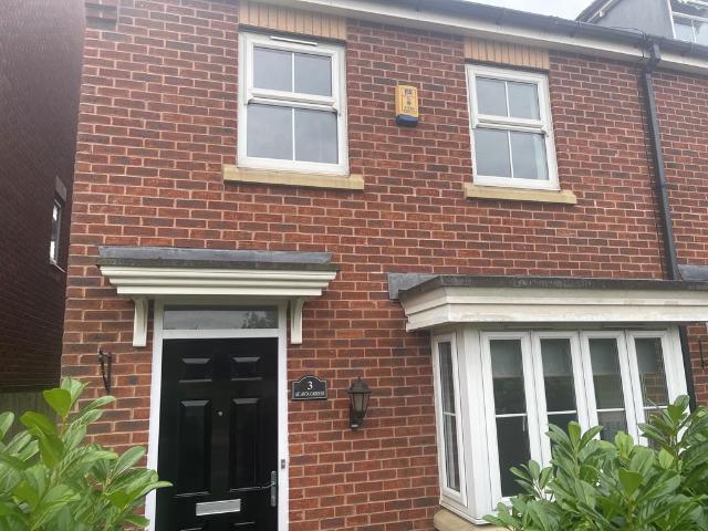 3 bedroom mews to rent