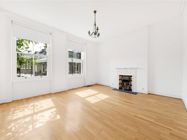 3 bedroom mews to rent