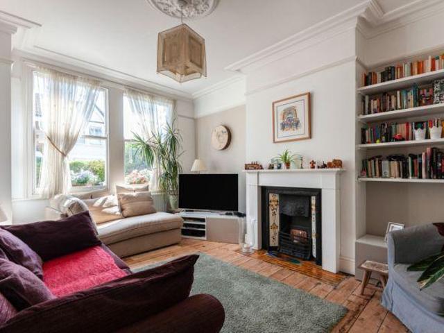3 bedroom mews to rent
