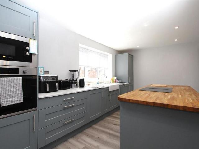 3 bedroom mews to rent
