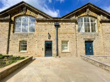 3 bedroom mews to rent