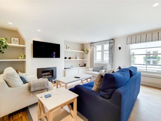 3 bedroom mews to rent