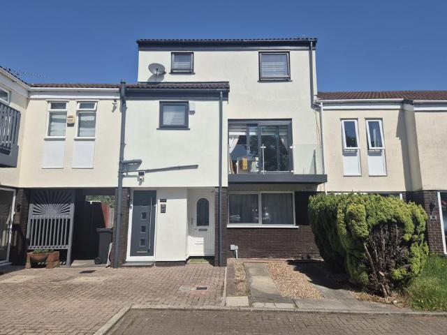 3 bedroom mews to rent