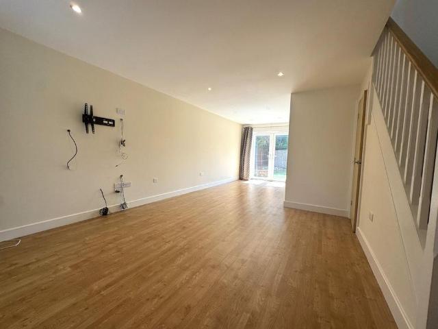 3 bedroom mews to rent