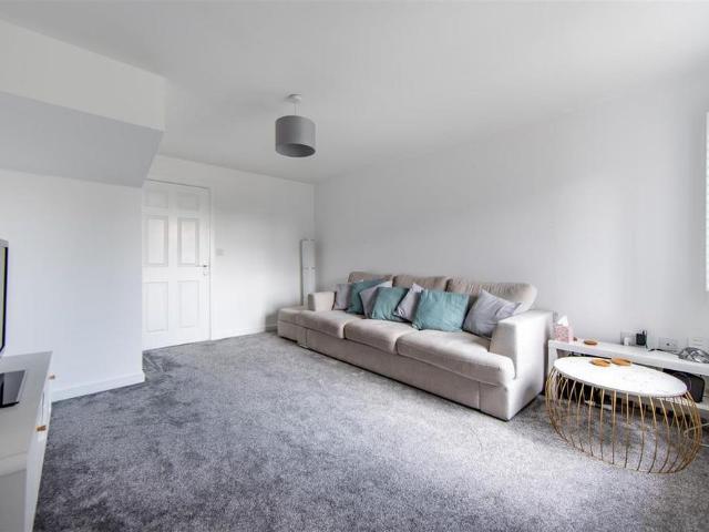 3 bedroom mews to rent