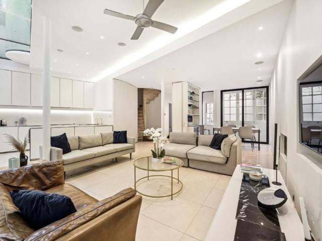 3 bedroom mews to rent
