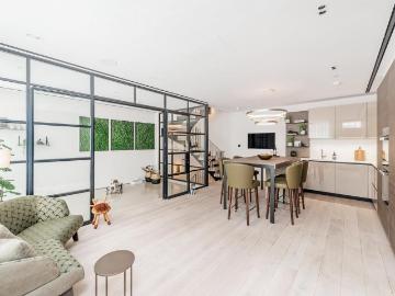 3 bedroom mews to rent