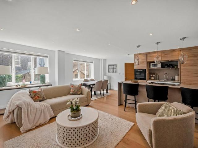 3 bedroom mews to rent