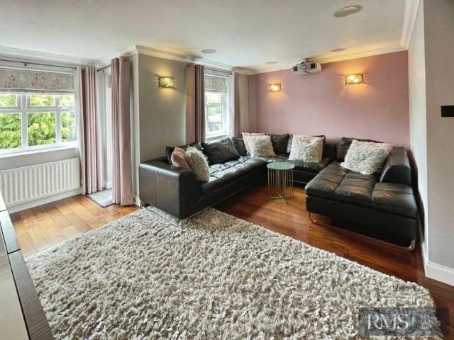 3 bedroom mews to rent