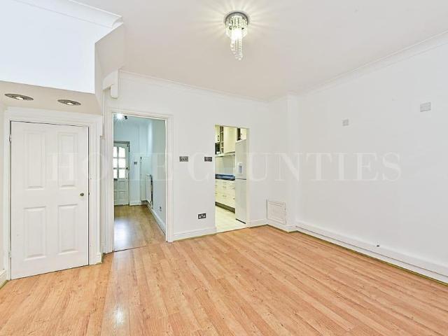 3 bedroom mews to rent
