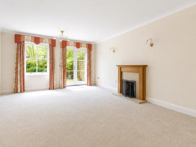 3 bedroom mews to rent
