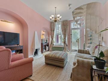 3 bedroom mews to rent