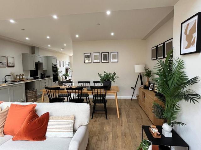 3 bedroom mews to rent