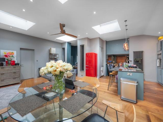 3 bedroom mews to rent