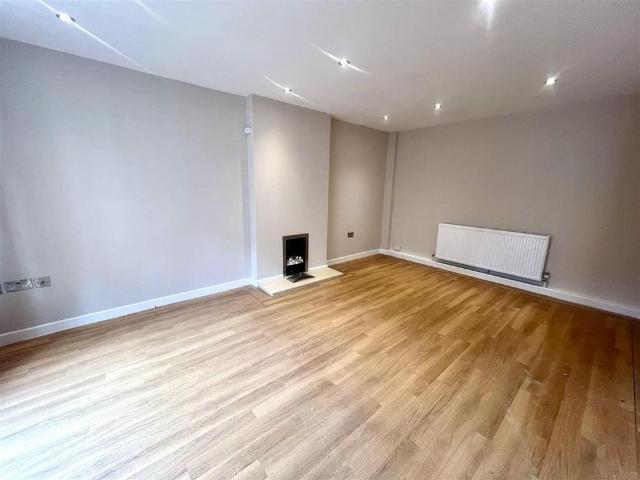 3 bedroom mews to rent