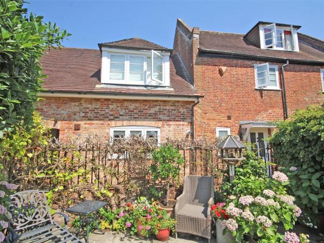 3 bedroom mews for sale